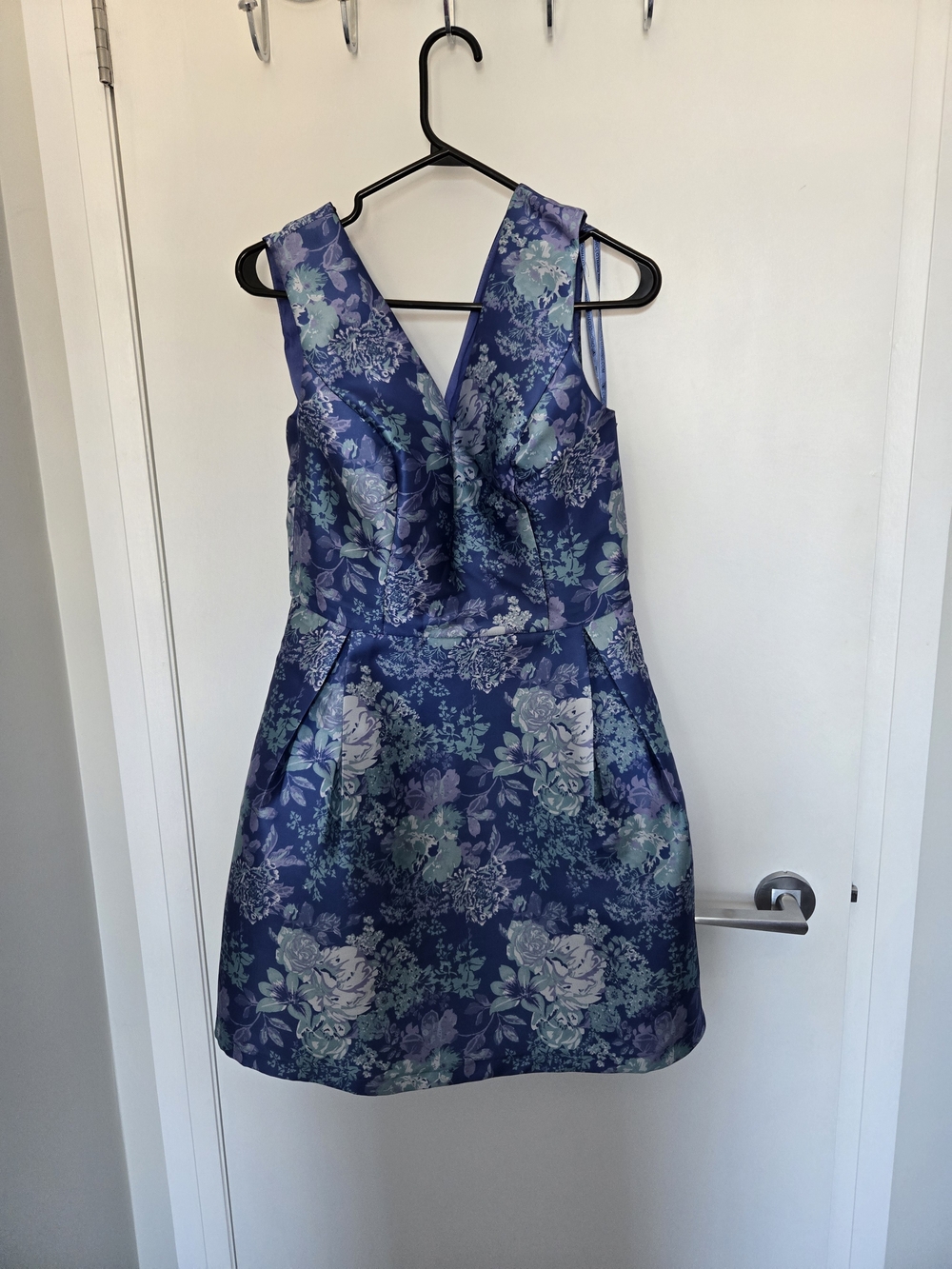 Floral V-Neck Sleeveless Dress in Navy and Mint